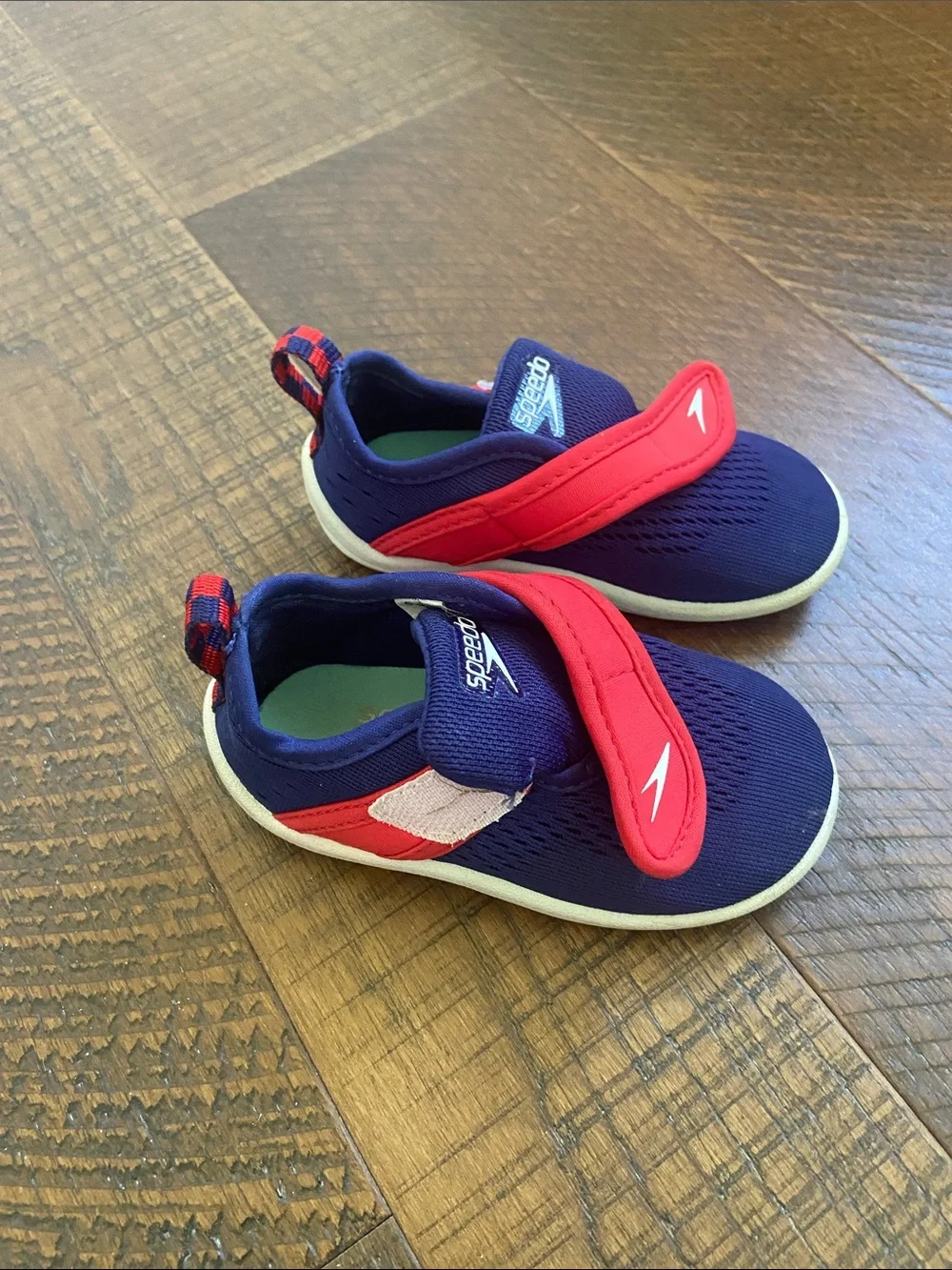 Speedo Kids Navy Blue Sneakers with Velcro size 5/6